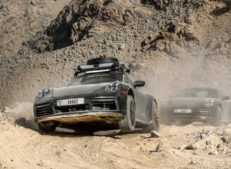 Porsche 911 Dakar bewijst zich op gravel, zand en sneeuw