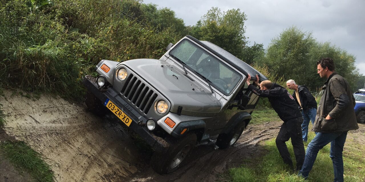 MEEDOEN AAN EEN CURSUS TERREINRIJDEN IS GOED VOOR JE ZELFVERTROUWEN!