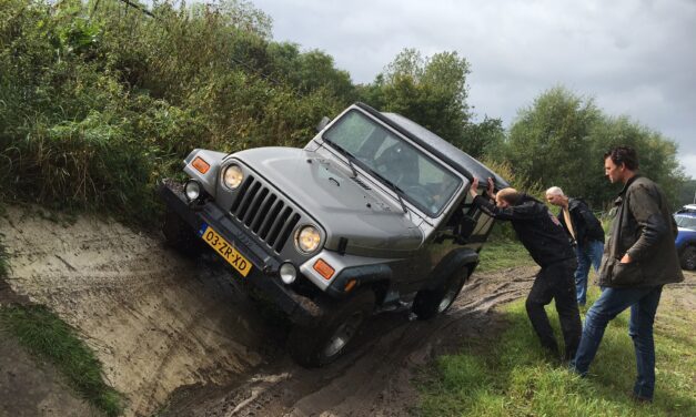MEEDOEN AAN EEN CURSUS TERREINRIJDEN IS GOED VOOR JE ZELFVERTROUWEN!
