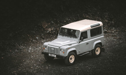 Land Rover Classic onthult Classic Defender Works V8 Islay Edition