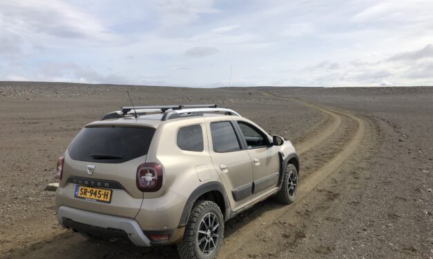 De Avonturen van een Dacia Duster: Van IJslandse F-Wegen tot Zweedse Iceroads