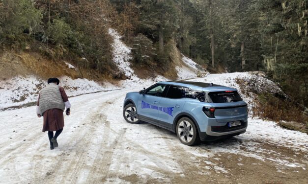 Wereldreis met elektrische Ford Explorer in documentaire op YouTube
