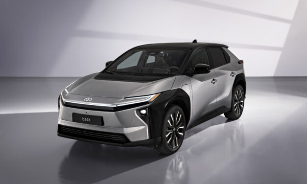 Toyota maakt alle prijzen bekend van nieuwe batterij-elektrische bZ4X: vanaf 39.995 euro