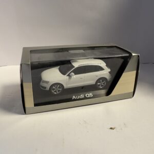 AUDI Q5  IBIS WHITE LTD 1:43 SCHUCO INCL. BOX