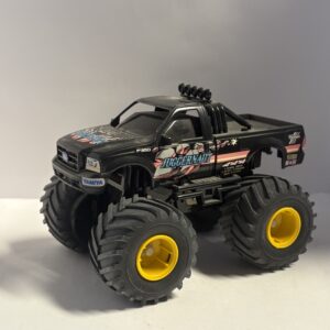 FORD F-150 JUGGERNAUT BIGFOOT OP BATTERIJEN