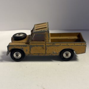 CORGI TOYS LAND ROVER 109 WB MET KAP