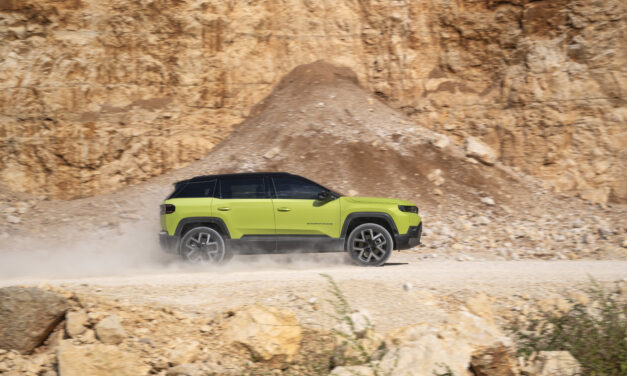 Nieuwe Jeep® Compass biedt geavanceerde technologie en rijplezier op elk terrein en tot 8 jaar kosteloze garantie