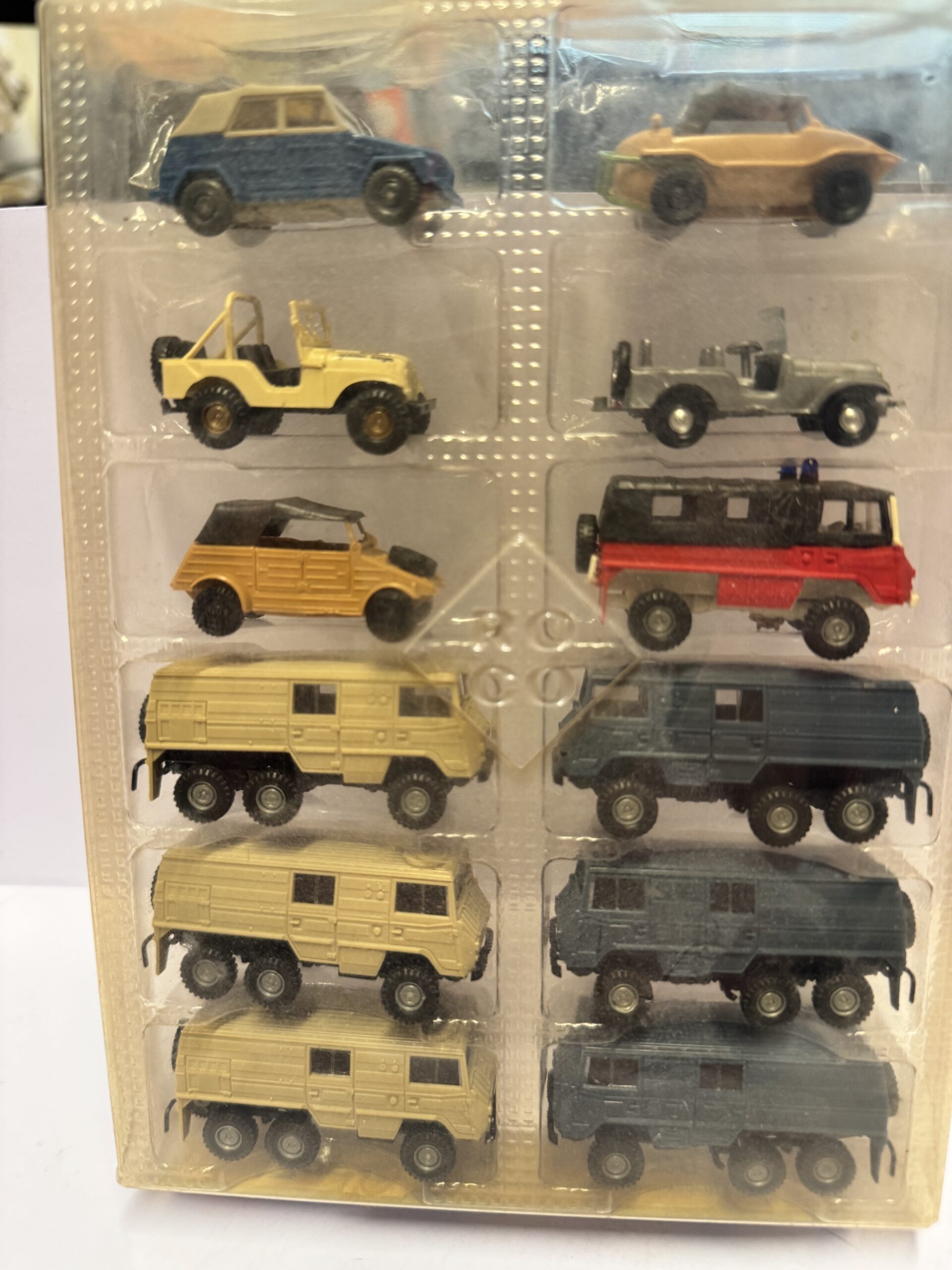 PINZGAUER 6X6 KASTENWAGEN HO `706 ROCO MINIATUR MODELL (Jeep, VW, Pinsgauers) IN TOTAL 12 CARS IN BOX