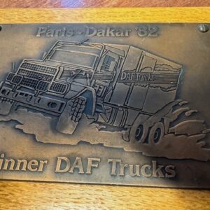Metalen herdenkingsplaat van de DAF-trucks