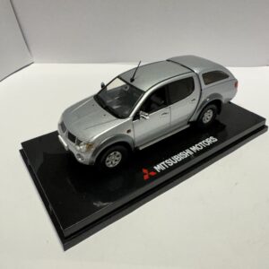 MITSUBISHI L200 CREW CAB SILVER 1:43 INCL BOX