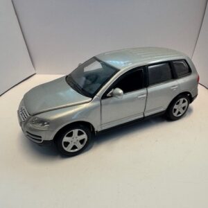 VOLKSWAGEN TOUAREG MAISTO 1:24 SILVER METALLIC