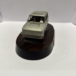 RANGE ROVER BEAUTIFUL CLASSIC MODEL WITH WOOD BASE RARE
