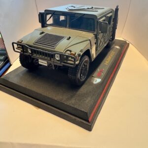HUMVEE MAISTO 1/18  INCL. BOTTOM