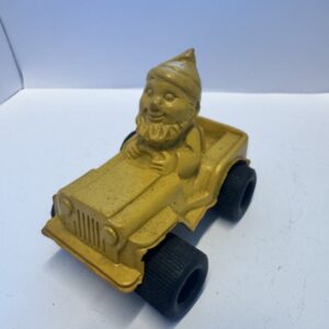 PLASTIC JEEP YELLOW WITH GNOME VINTAGE