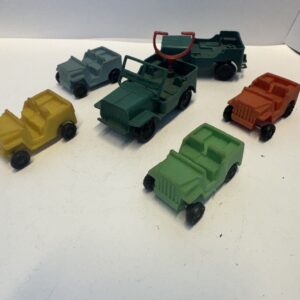 COLLECTIE 6 PLASTIC VINTAGE JEEPS