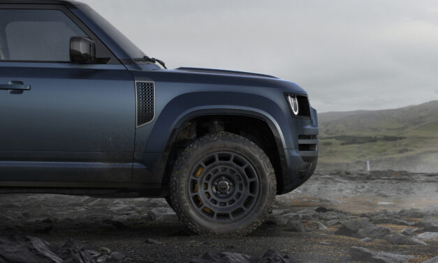 Classic Defender V8 nu verkrijgbaar in exclusieve Defender OCTA-kleuren