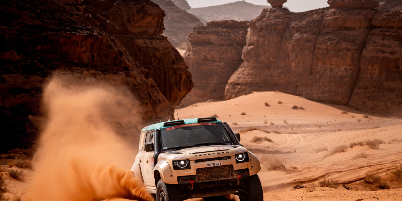 Defender boekt historische dubbelzege bij Dakar-debuut