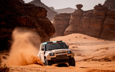 Defender boekt historische dubbelzege bij Dakar-debuut