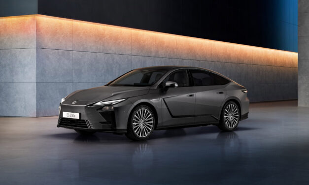 Lexus maakt alle prijzen bekend van volledig nieuwe elektrische en hybride Lexus ES